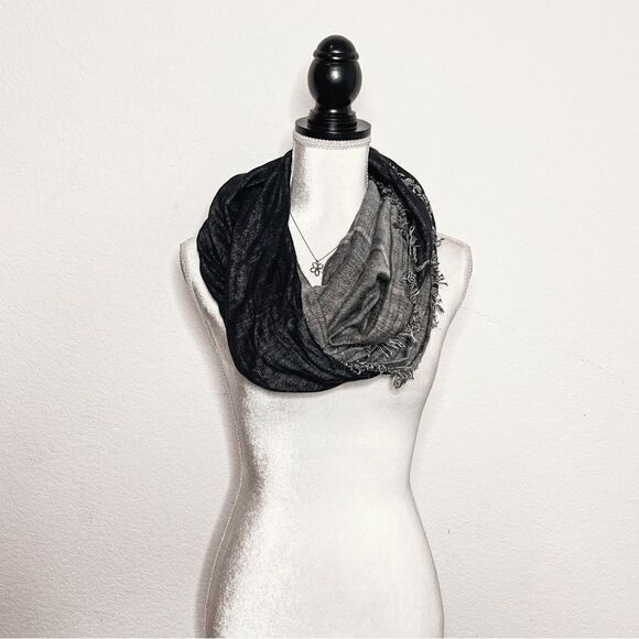 🍋 BCBG Max Azria Black & Gray Infinity Scarf - Frayed Edge Lightweight Viscose - Picture 1 of 7